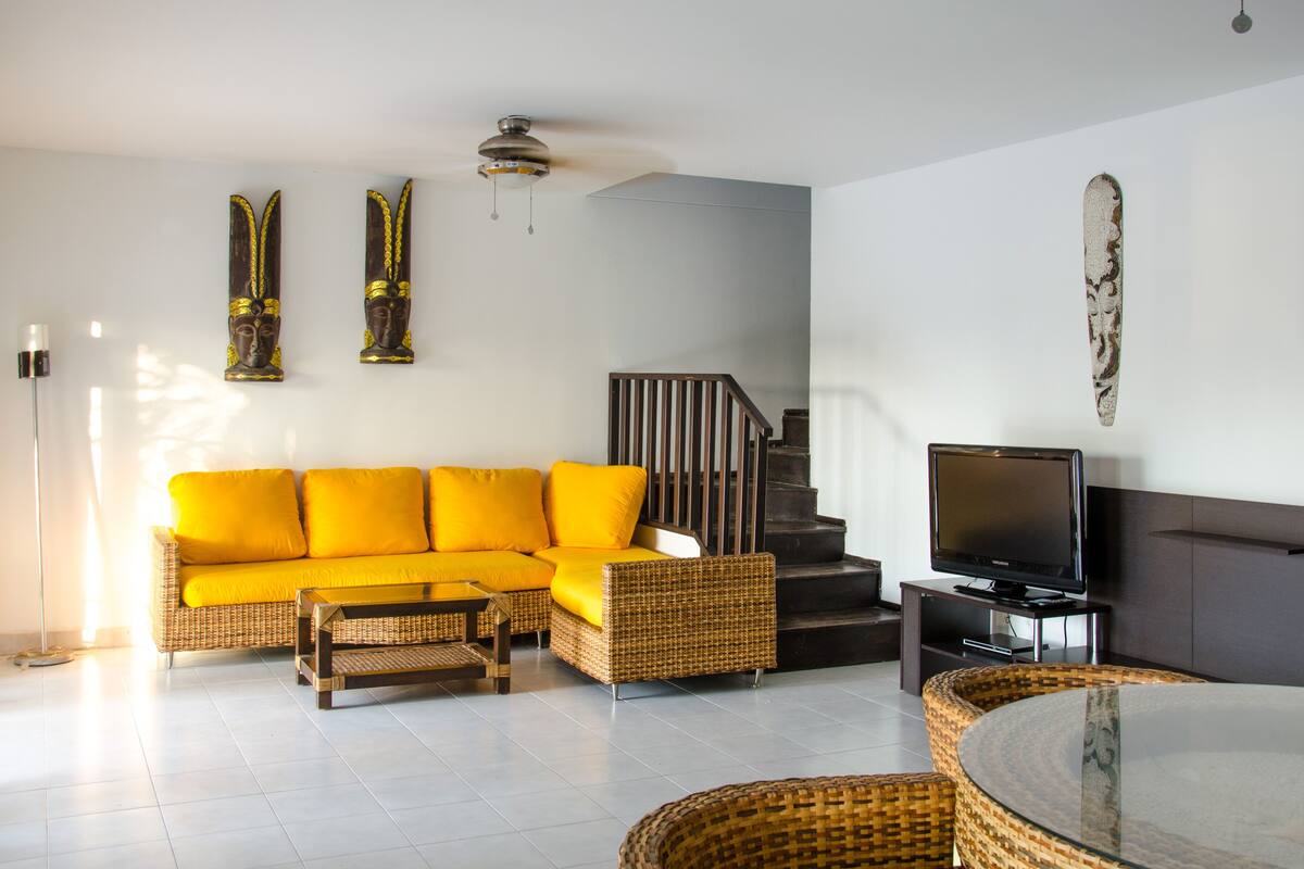 VILLA 8 PAX | Living area | TV