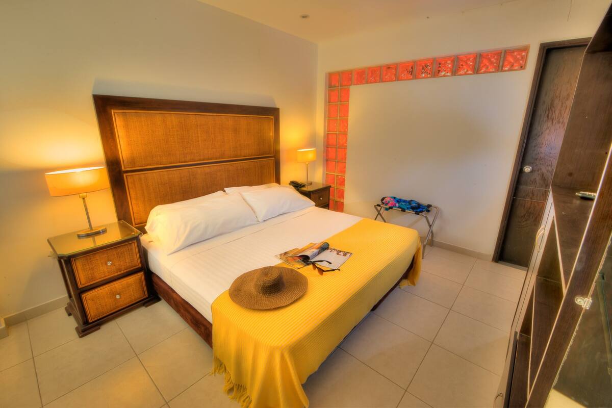 Apartment, Non Smoking, Kitchen | Desk, WiFi (free)