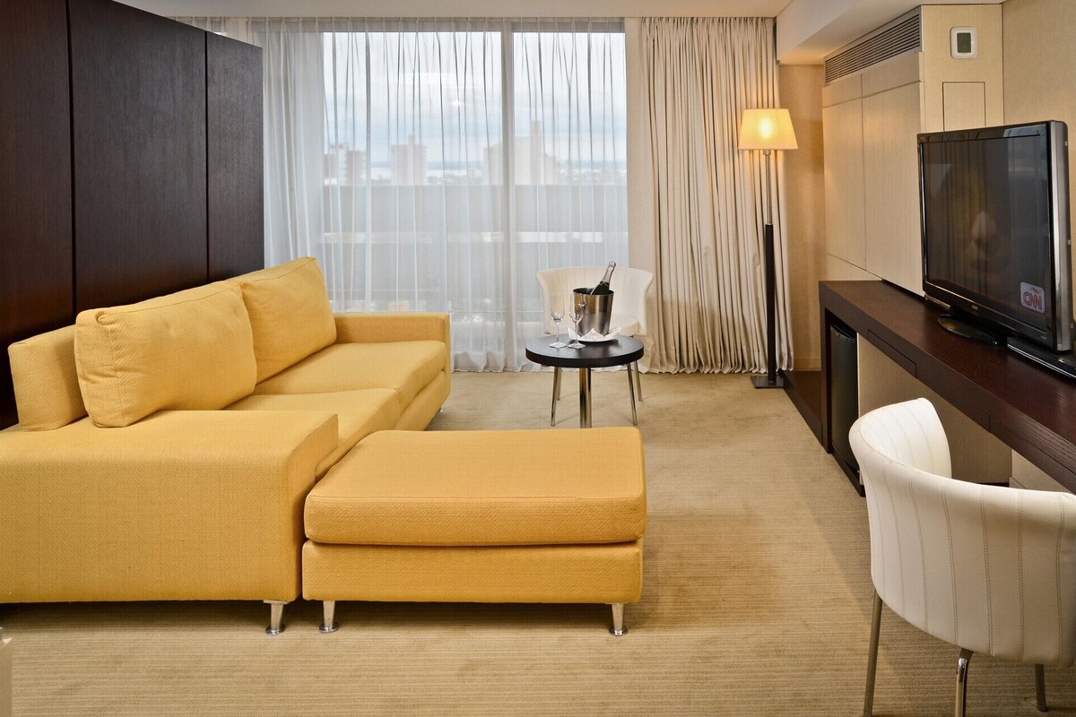 Living room | 32-inch LCD TV with cable channels, TV, pay movies