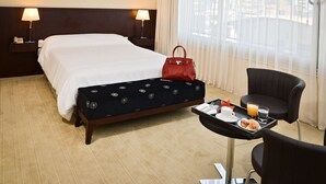 Hochwertige Bettwaren, Daunenbettdecken, Pillowtop-Betten, Minibar