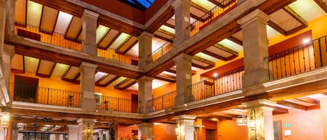 Phục vụ bữa sáng và bữa trưa, món ăn Mexico