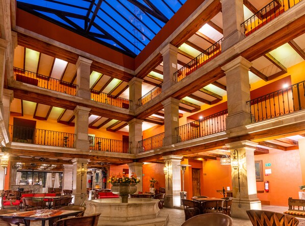 Frokost og lunsj serveres, meksikanske retter