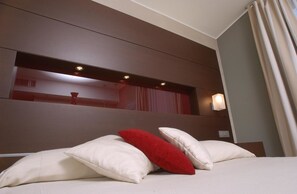 Premium bedding, minibar, in-room safe, desk - Inverigo Hotel (Inverigo)
