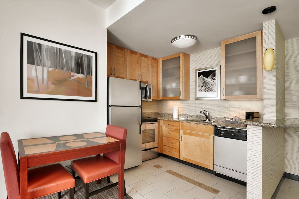 suite, 1 bedroom | desk, blackout curtains, iron/ironing board, free wifi