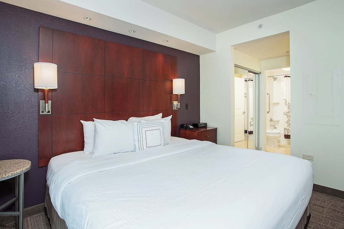 desk, blackout curtains, iron/ironing board, free wifi