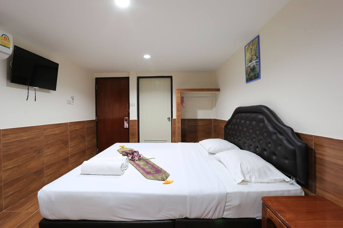 Superior Double Room | Desk, soundproofing, WiFi (free), bed sheets