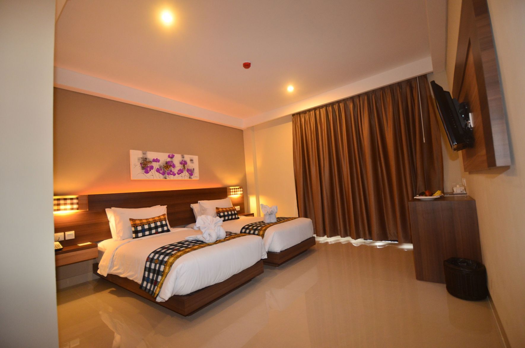 Premium bedding, minibar, in-room safe, desk