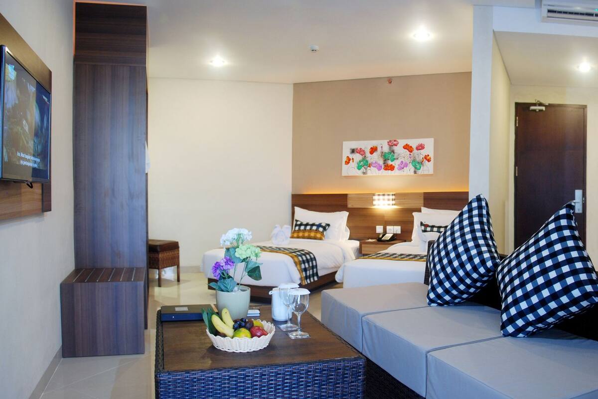 Family Room, 2 Bedrooms