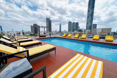 Outdoor pool, open 8:00 AM to 8:00 PM, free cabanas, sun loungers