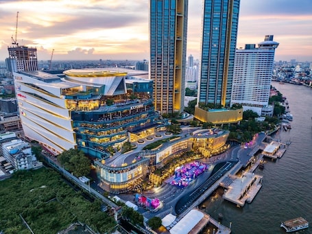 Shopping mall. Miloft Sathorn hotel