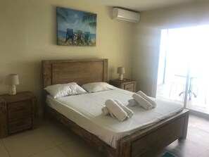 Apartemen Deluks, pemandangan samudra | Brankas, tempat tidur bayi (biaya tambahan), dan Wi-Fi gratis