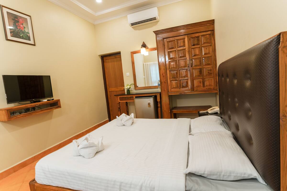 Deluxe-Zimmer | Hochwertige Bettwaren, Betten mit Memory-Foam-Matratzen, Minibar