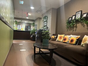 Televisión de pantalla plana de 32 pulgadas con canales por satélite