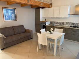 Deluxe Studio, 1 Double Bed with Sofa bed | Living room | Flat-screen TV