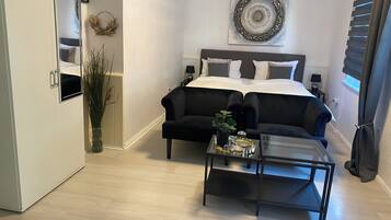 Double Room | Desk, free WiFi, bed sheets