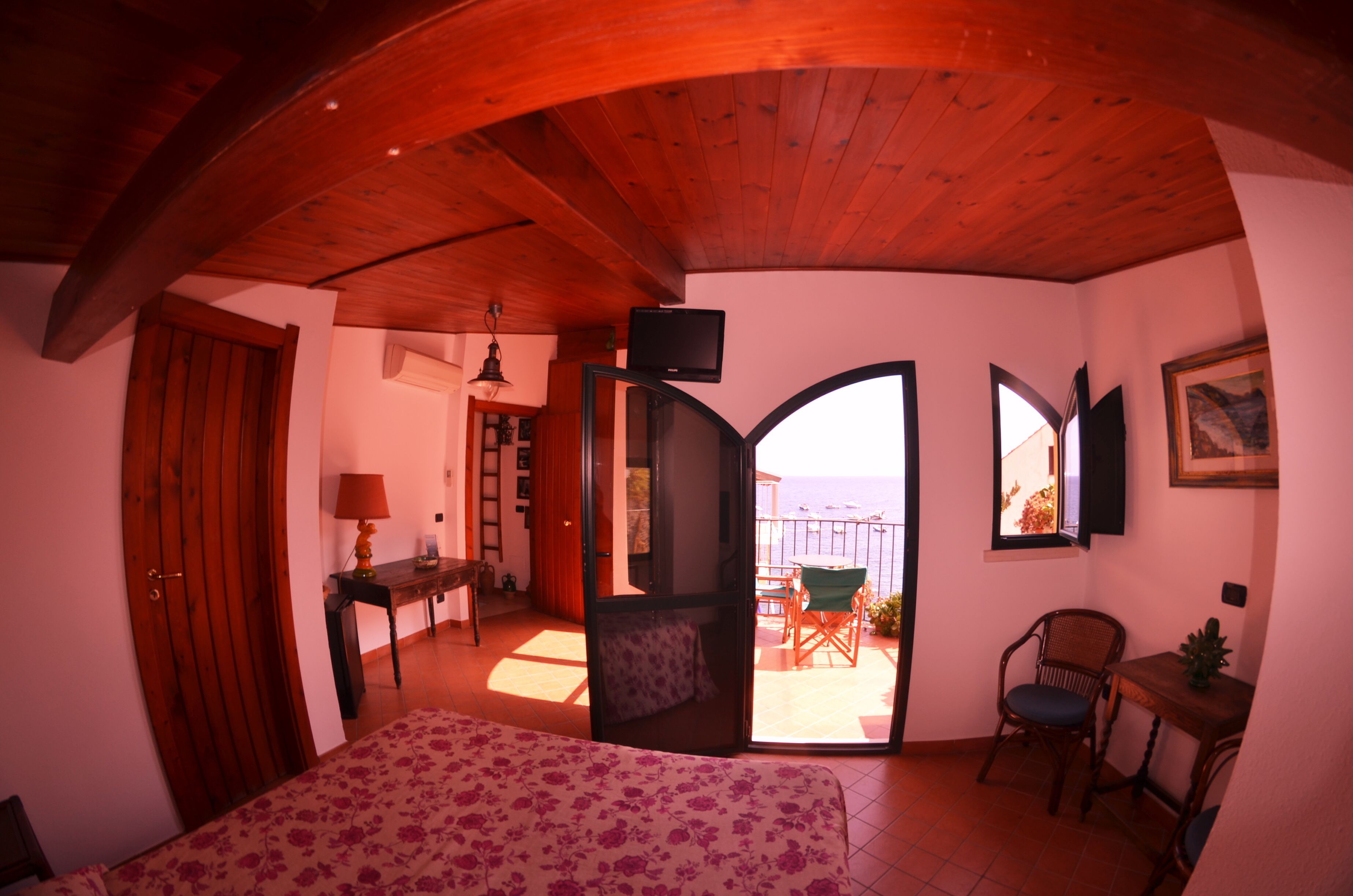 Doppia Superior, vista mare | Minibar, una cassaforte in camera, una scrivania, Wi-Fi gratuito