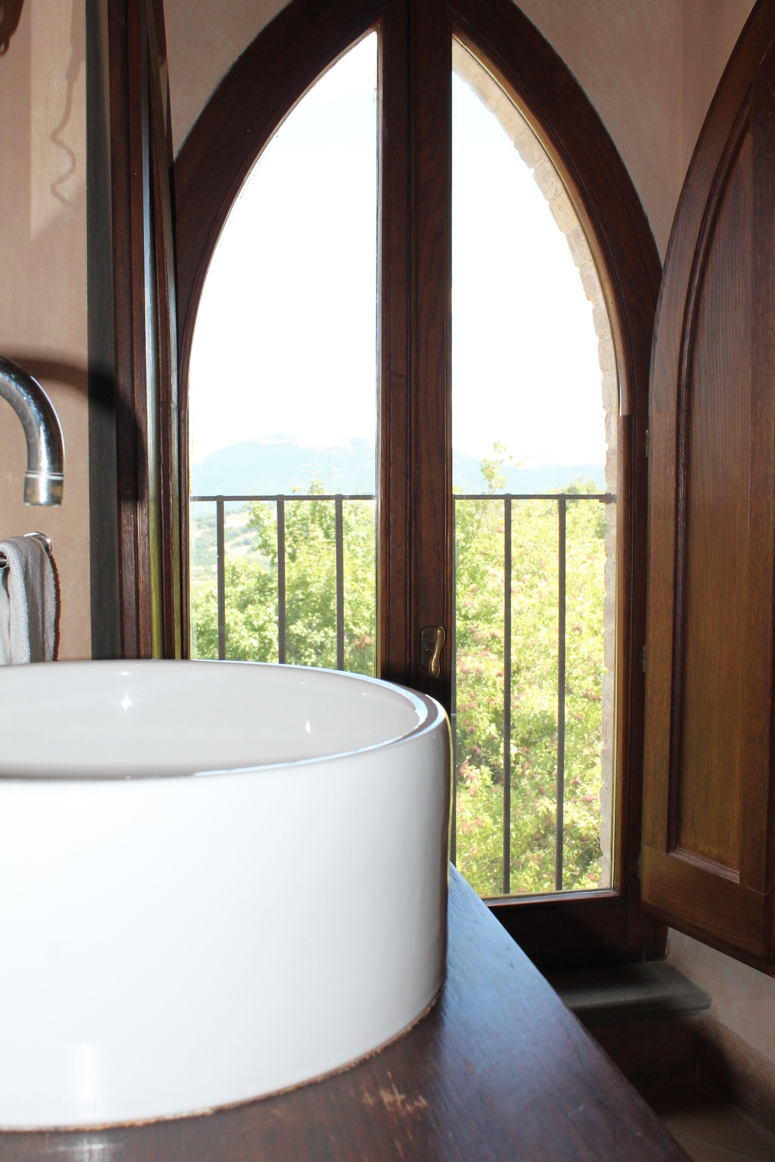 shower, free toiletries, hair dryer, bidet