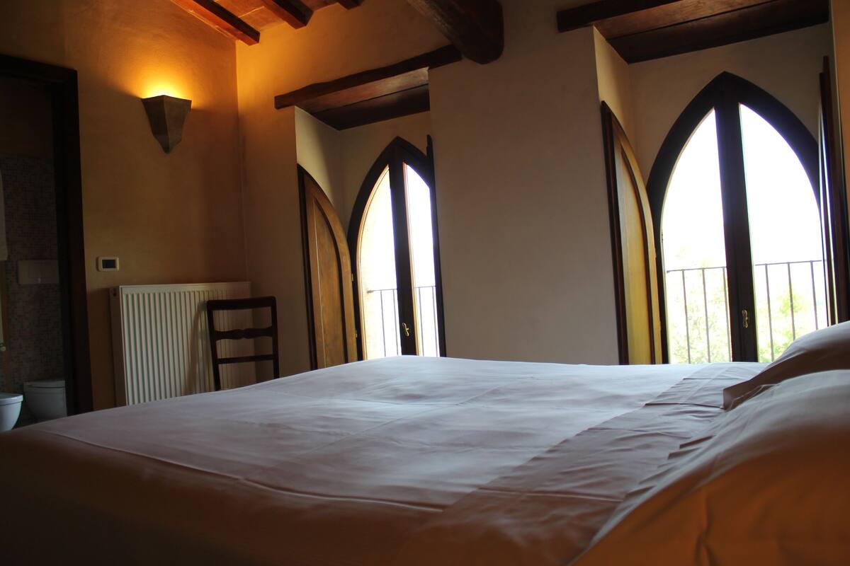 superior double room | 1 bedroom, desk, cots/infant beds, rollaway beds