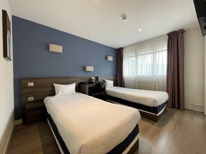 Twin Room | Desk, free WiFi, bed sheets, wheelchair access - Valpré Lyon Hôtel (Ecully)