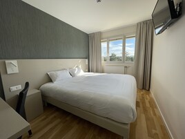 Double Room | Desk, free WiFi, bed sheets, wheelchair access