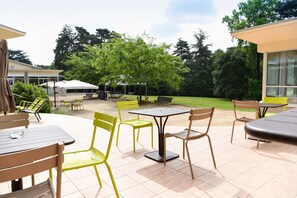 Terrace/patio - Valpré Lyon Hôtel (Ecully)
