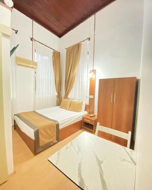 Ground Floor Standard Double Room | Wifi gratis y ropa de cama 