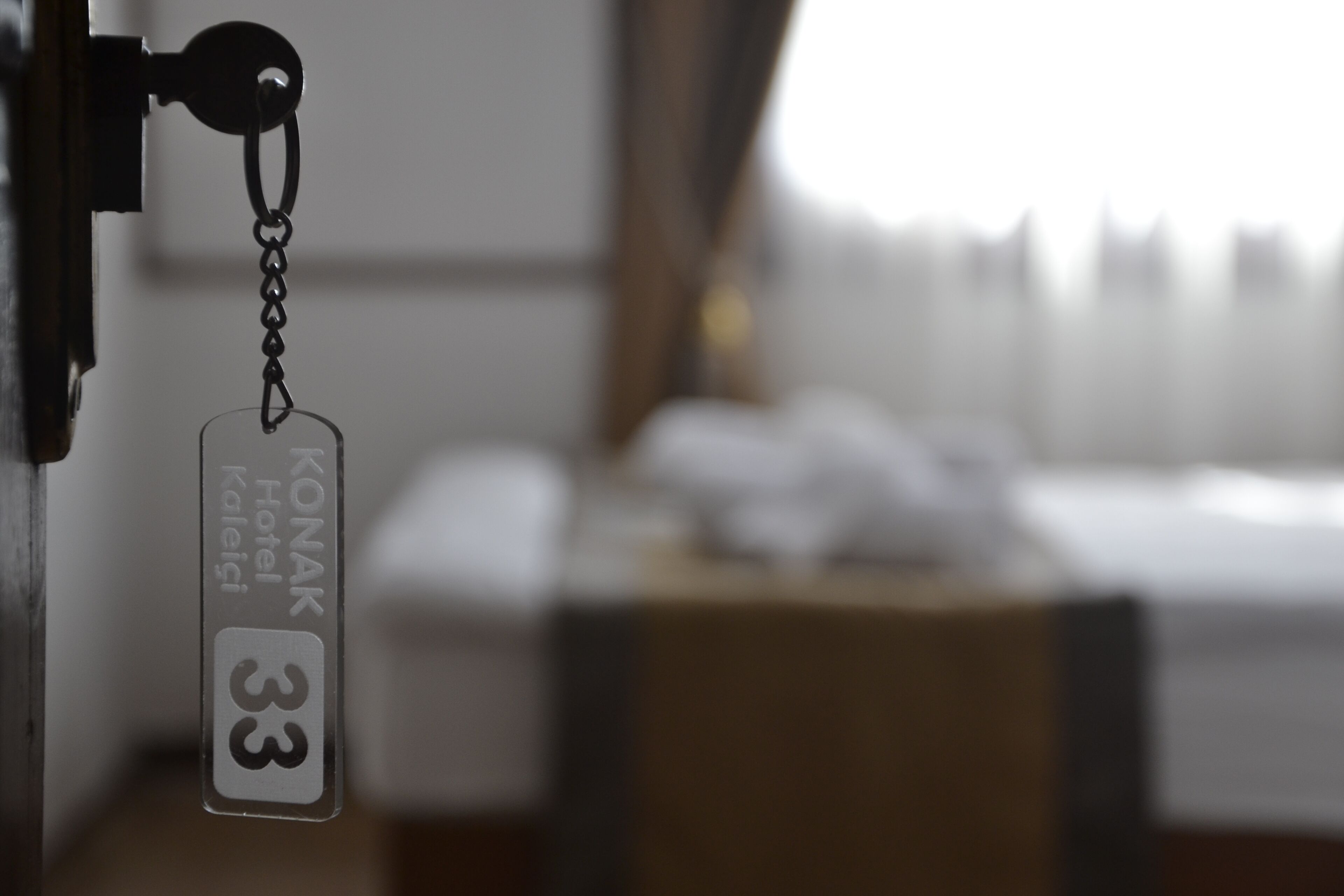 A hotel keychain with the name "KONAK Hotel Kaleigi" and room number "33".
