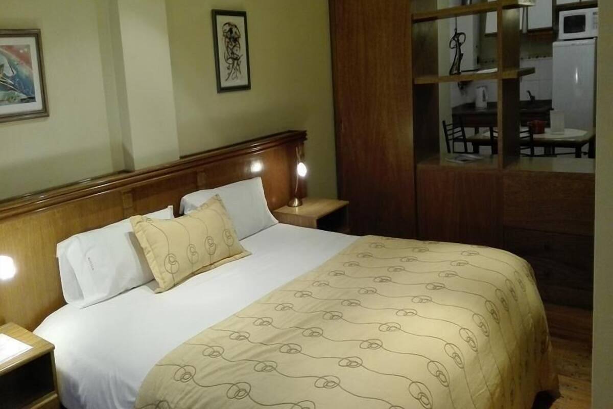 1 sovrum, sängtillbehör av högsta kvalitet och minibar