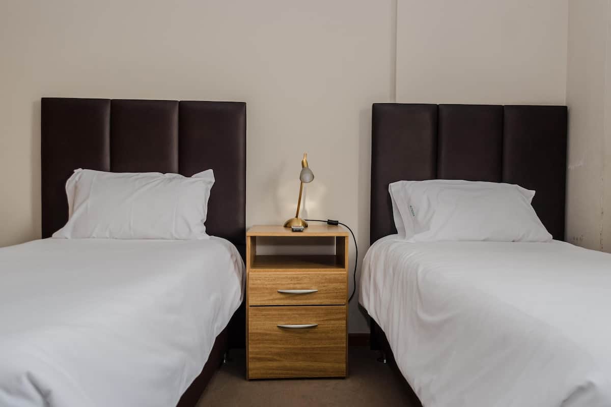 1 kamar tidur, seprai premium, minibar, dan brankas