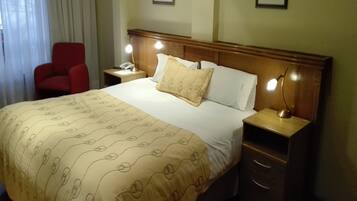 Suíte clássica | 1 quarto, roupas de cama premium, frigobar, cofres nos quartos