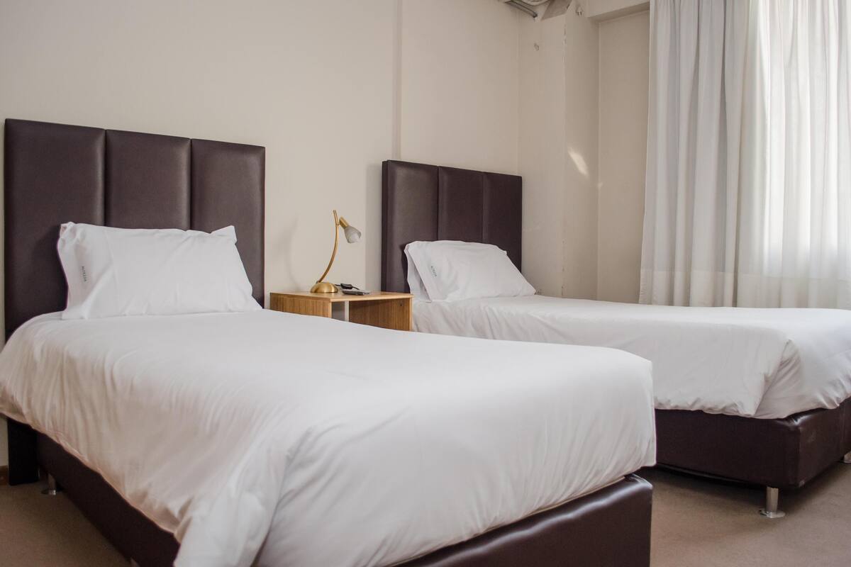 1 sovrum, sängtillbehör av högsta kvalitet och minibar
