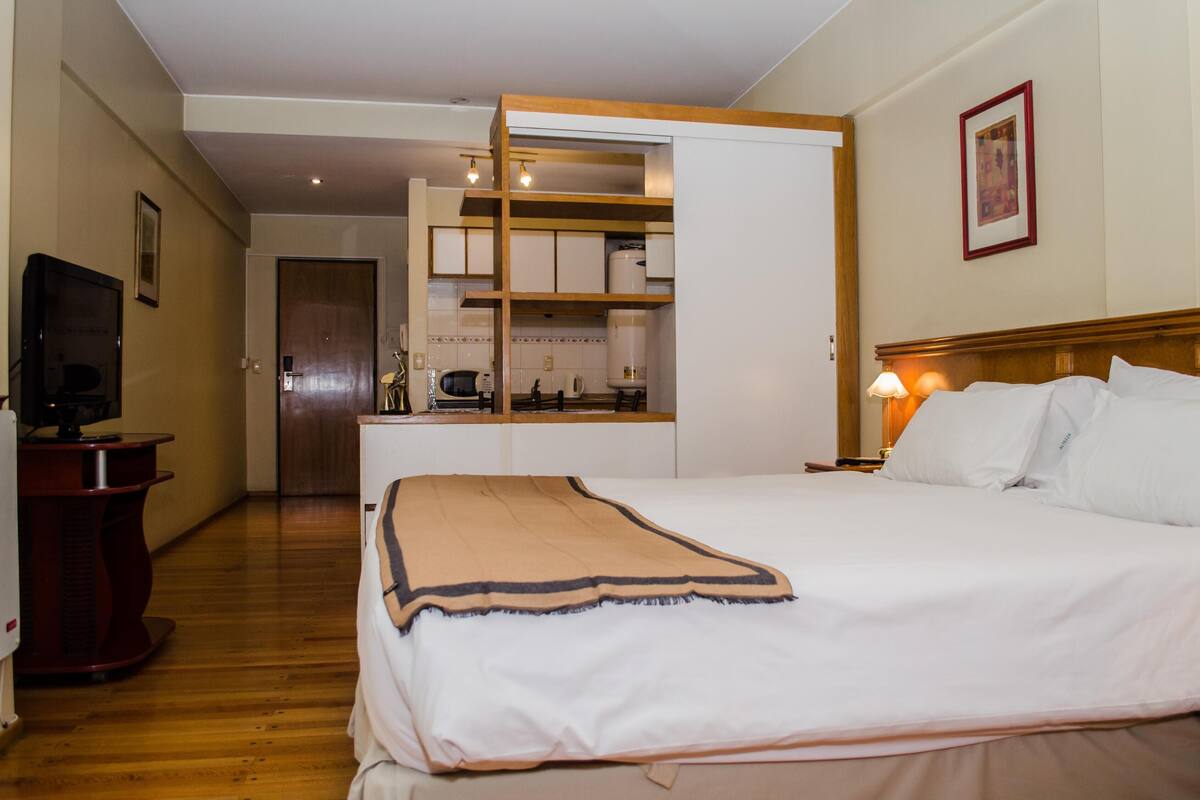 1 sovrum, sängtillbehör av högsta kvalitet och minibar