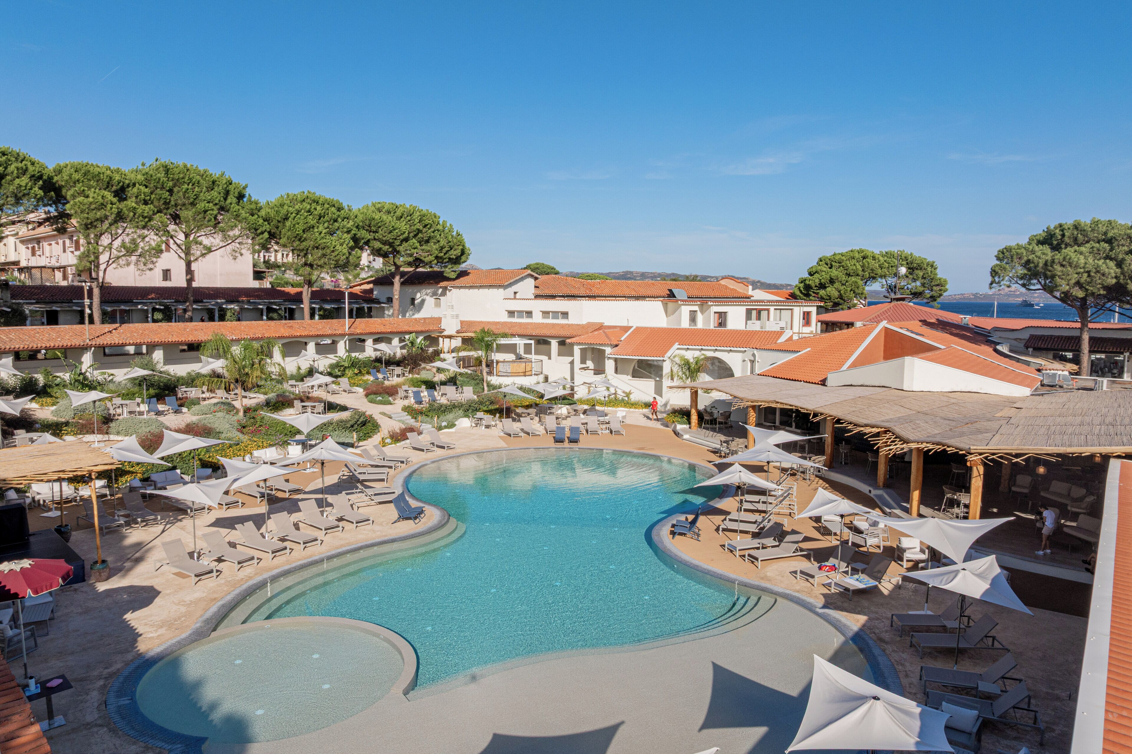 Piscina a l'aire lliure i gandules 