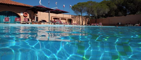 Outdoor pool, pool loungers