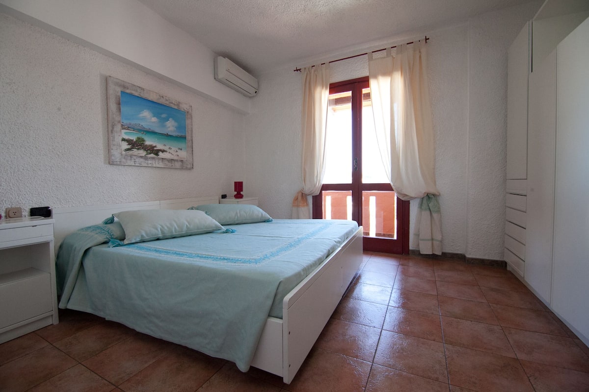 Cots/infant beds, bed sheets