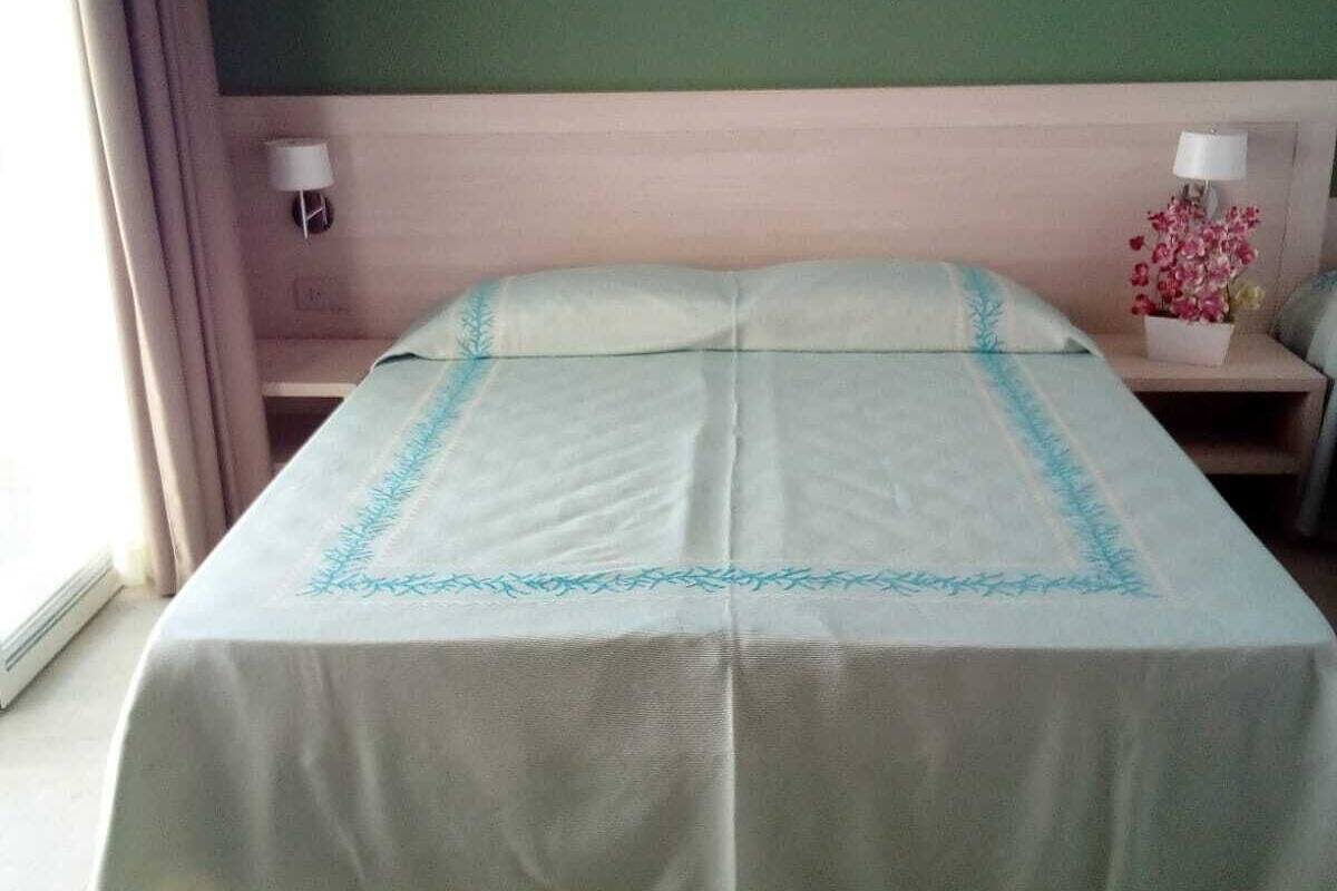Cribs (surcharge), bed sheets