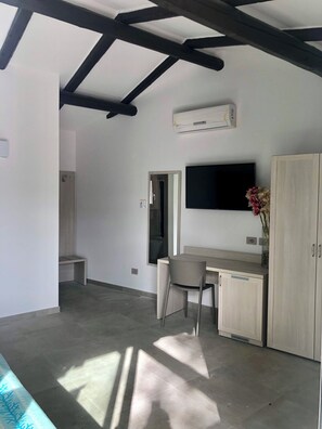 Lits bébé (en supplément), draps fournis