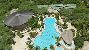 5 outdoor pools, pool umbrellas, sun loungers
