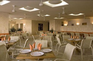 Breakfast area - Hotel Irotama Lago (Santa Marta)