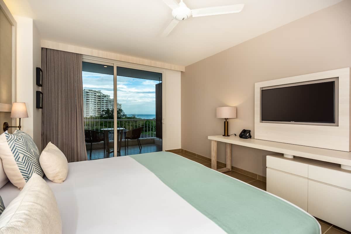 superior room | premium bedding, in-room safe, desk, laptop workspace