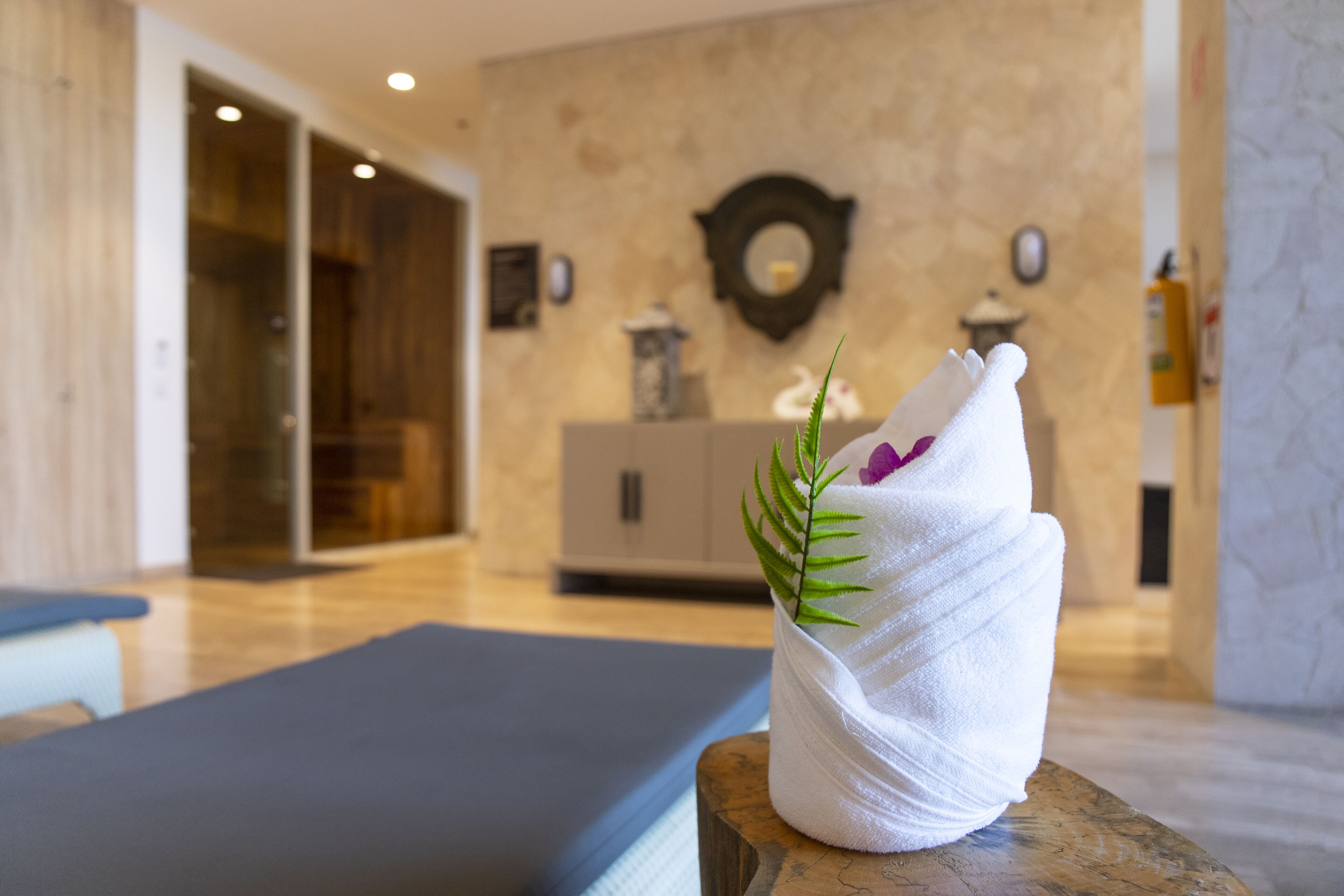 Salas de tratamientos para parejas, sauna, bañera de hidromasaje 