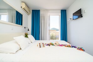 ダブルルーム (Balcony & Shared Kitchen) | 防音設備、アイロン / アイロン台、WiFi (無料)、ベッドシーツ
