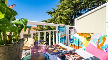 Twin Room (Balcony & Shared Kitchen) | Terrace/patio