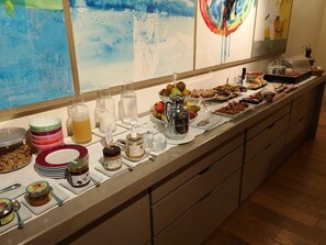 Free daily buffet breakfast