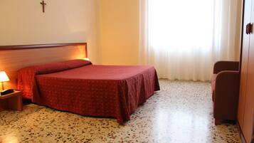 Double Room | In-room safe, desk, free WiFi