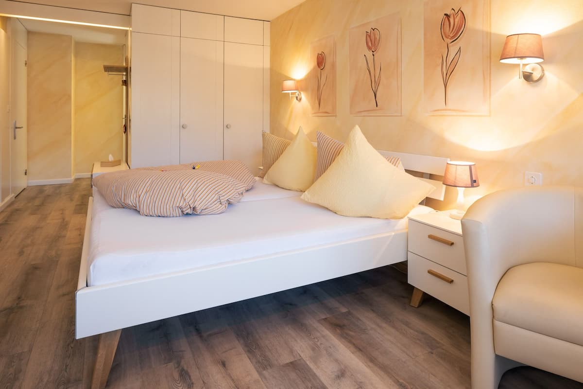 1 bedroom, memory-foam beds, in-room safe, desk