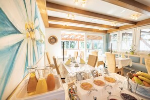 Petit déjeuner buffet compris tous les jours