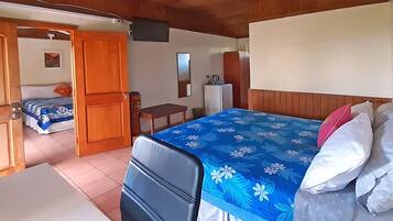 Habitación doble | Ropa de cama de alta calidad, camas Select Comfort y minibar