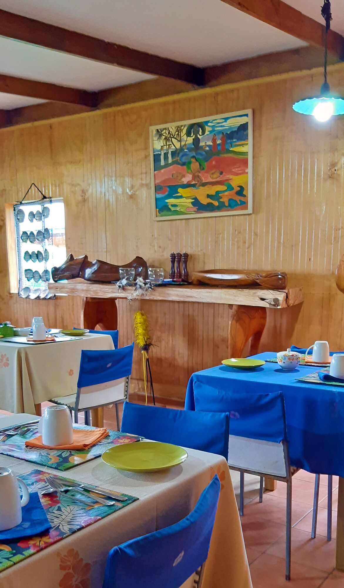 free daily cooked-to-order breakfast