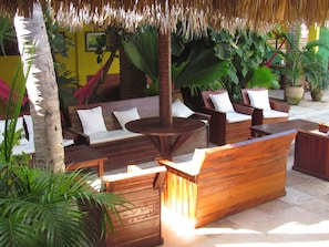 Bar en bord de piscine